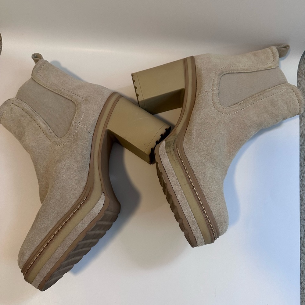 Steve Madden Lexa Taupe Suede Chelsea Platform Heel Booties Size 8.5 - Picture 3 of 9